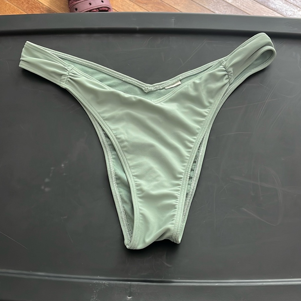 Cheeky bikini bottoms